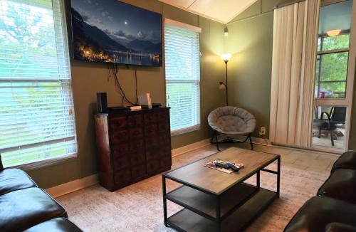 Hillister House | Lake Escape at Reserve & Roam