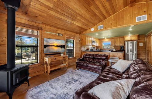 Granite Shoals House | Lake Escape Awaits, Book Your Waterfront Getaway!