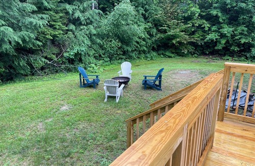 Barnstead House | Lake Escape, Dog-Friendly