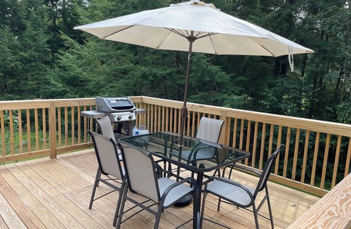 Barnstead House | Lake Escape, Dog-Friendly