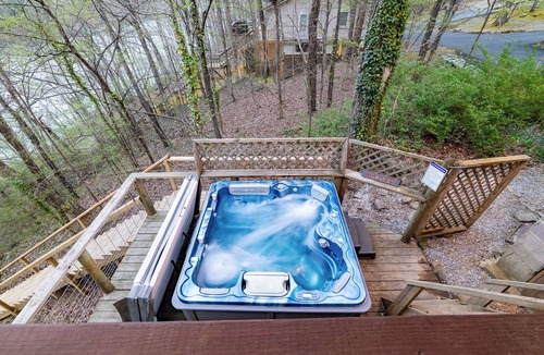 Higden Cottage | Lake Escape – Hot Tub, Firepit, Views