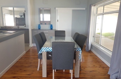 Mannering Park House | Lake Escape - Lake Macquarie