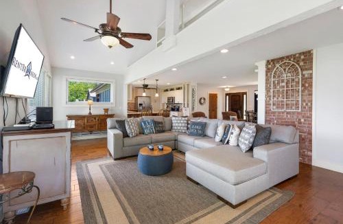 Branson House | Lake Escape Lakefront Lodge at Red Bud Cove