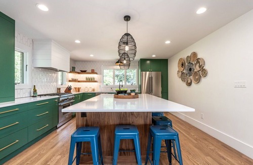 Bracey House | Lake Escape-POOL, Deep water, Diving Board, Main Lake, Parking, Panoramic Views!