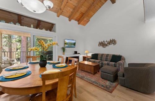 Carnelian Woods House | Lake Escape