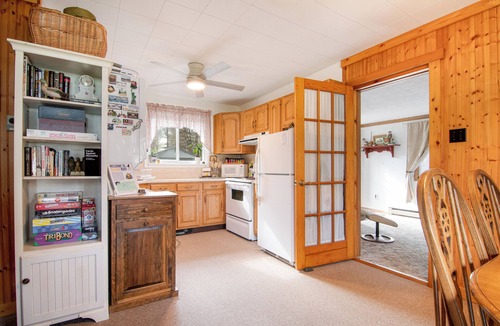 Pymatuning Central Cottage | Lake Escape Firepit + Boat Parking Near Marina