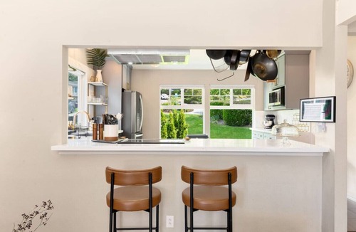 Inglewood-Finn Hill House | Lake Escape w/Office & Yard