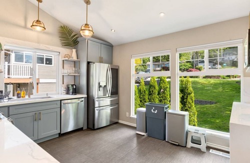 Inglewood-Finn Hill House | Lake Escape w/Office & Yard