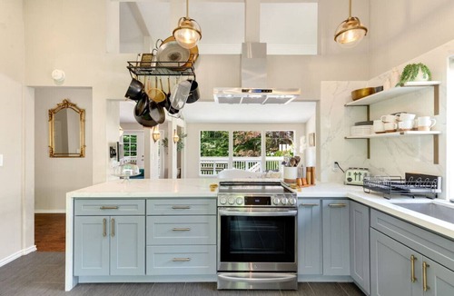 Inglewood-Finn Hill House | Lake Escape w/Office & Yard