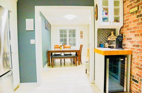 Port Dalhousie House | Lake Escape + Walk to Beach & Village