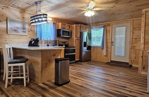 Tunnel Hill Cabin | Lake Escape waterfront cabin