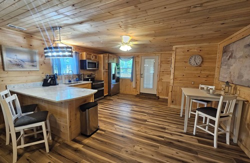 Tunnel Hill Cabin | Lake Escape waterfront cabin
