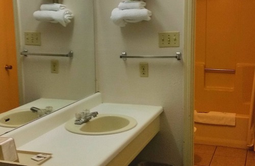 Checotah Hotel | Lake Eufaula Inn