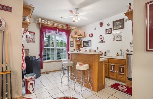 Longtown House | Lake Eufaula Lake Front with boat dock & boat ramp 300 yards away!