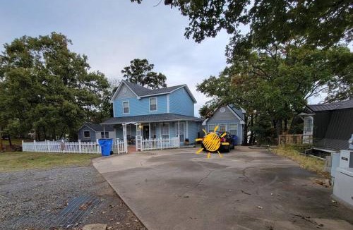 Canadian House | Lake Eufaula lakefront home with private boat dock
