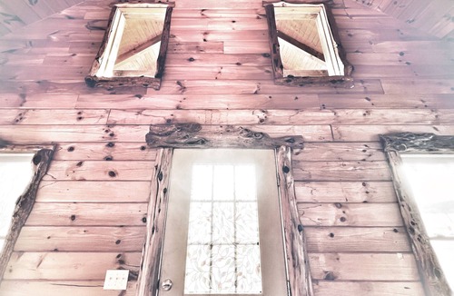 Checotah Cabin | Lake Eufaula Log Cabin with Hot Tub + WiFi