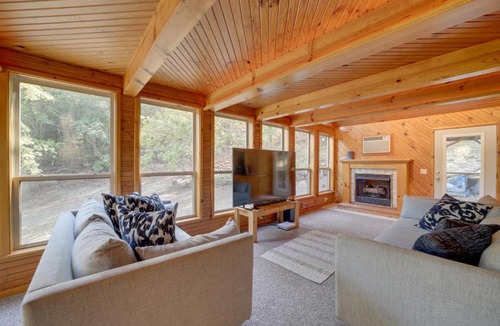 Hoyt House | Lake Eufaula Retreat w/Boat Slip & Fireplace!