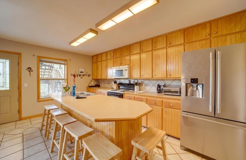 Hoyt House | Lake Eufaula Retreat w/Boat Slip & Fireplace!