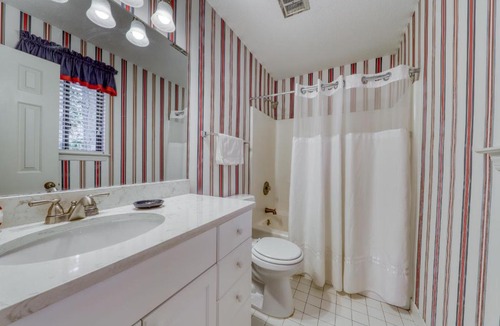 Sea Pines Hotel | Lake Forest 3325
