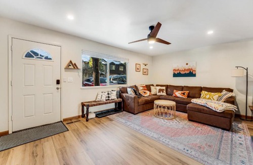 Lake Forest Apartment | Lake Forest Drive Retreat