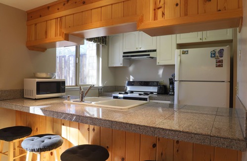 Lake Forest House | Lake Forest Glen townhome overlooking the meadow
