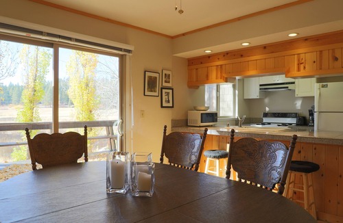 Lake Forest House | Lake Forest Glen townhome overlooking the meadow