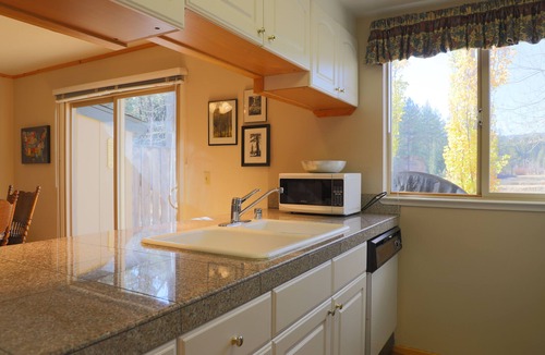Lake Forest House | Lake Forest Glen townhome overlooking the meadow
