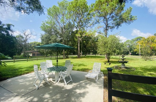 DeLand Apartment | Lake Forest Retreat
