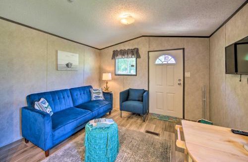 Alba House | Lake Fork Getaway: Tiny Home in Alba w/BBQ!