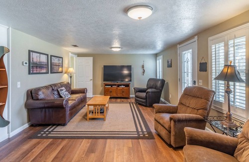 Yantis House | Lake Fork Inn – 1/3 Mile from Boat Ramp and Park.