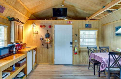 Emory Apartment | Lake Fork Studio Cabin with Dock and Boat Ramp!