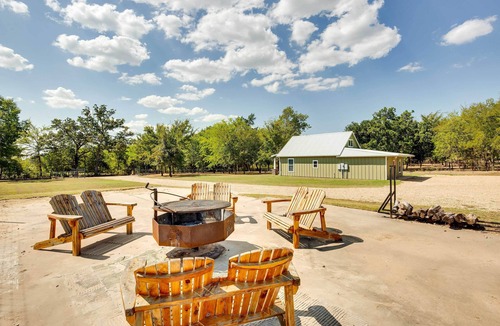 Emory Cabin | Lake Fork Vacation Rental with Fire Pit!