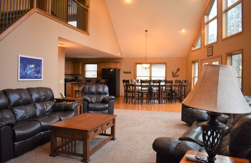 Lakeside Estates House | LAKE FRONT! 15 Beds, 2 kitchens, 2 living rms, HUGE dock w 2 covered boat slips!