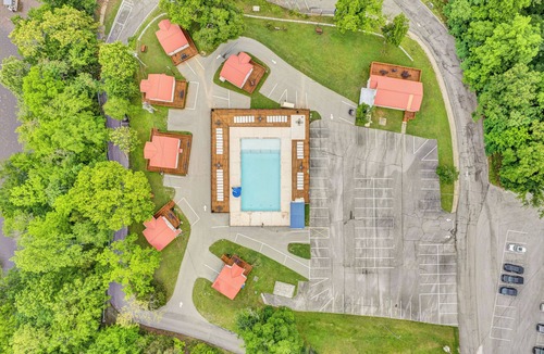 Smithville Cabin | Lake Front 2 Bedroom Cabin With a Pool and Bar & Grill