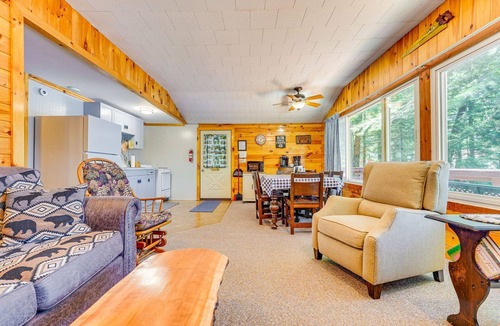 Inlet Cottage | Lake Front 3-bedroom cottage with private beach