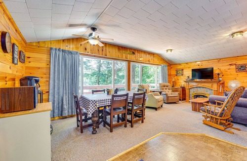 Inlet Cottage | Lake Front 3-bedroom cottage with private beach