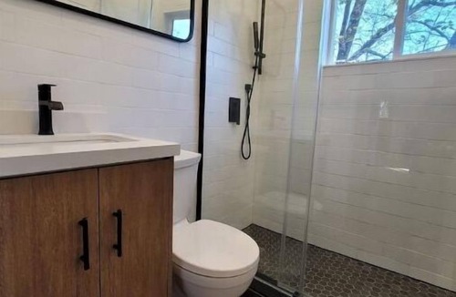 Utterson Cottage | Lake front 3Br 1Ba Muskoka Cottage /classic Canadian Shield