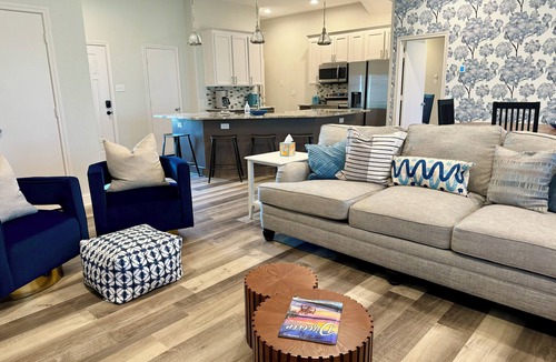 Tool House | Lake Front 4BR + Dock & Paddle Boards, Water front & Sunset Views