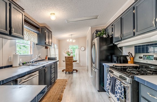 Eucha House | Lake Front Beauty