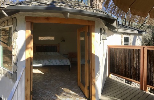 Meadow Vista House | Lake Front Bungalow - Couples Getaway