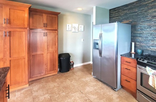 Anchorville House | Lake Front Bungalow with AC in charming Ira