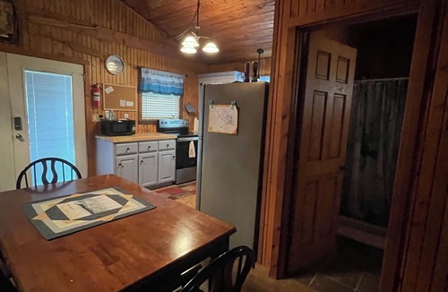 Stover Cabin | Lake Front Cabin in Quiet Cove