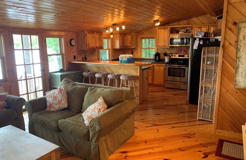 Poland Cabin | Lake Front Cabin on the Upper Range Pond