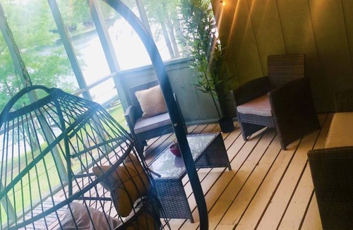 Conyers House | Lake Front Cabin