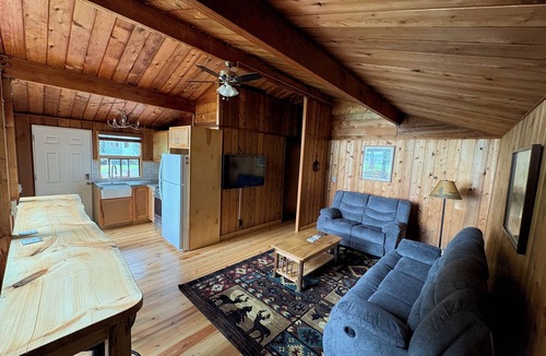 Mayfield Cabin | Lake Front Cabin with Sandy Beach