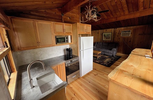 Mayfield Cabin | Lake Front Cabin with Sandy Beach