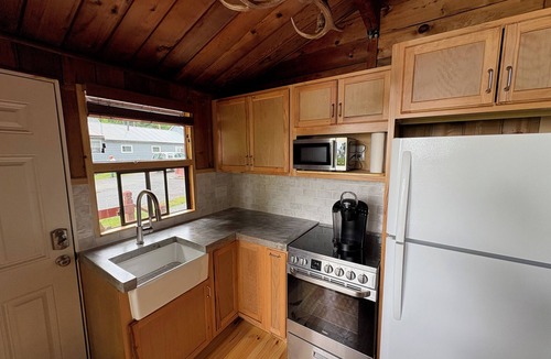 Mayfield Cabin | Lake Front Cabin with Sandy Beach