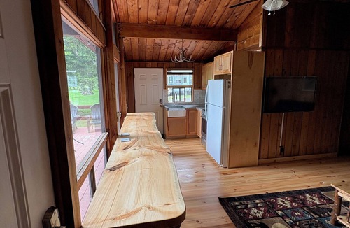 Mayfield Cabin | Lake Front Cabin with Sandy Beach