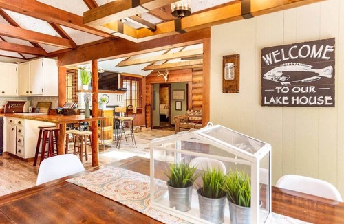 Smallwood House | Lake Front Catskills Lodge