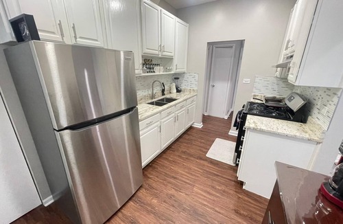 Villa Park House | Lake Front, cheerful, Cozy, Modern Home